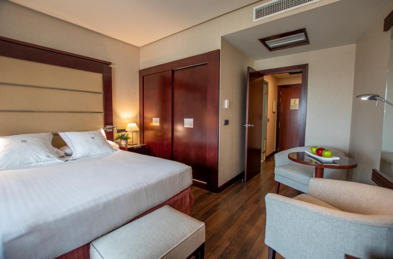 Hotel Andalucia Center Гранада Екстериор снимка